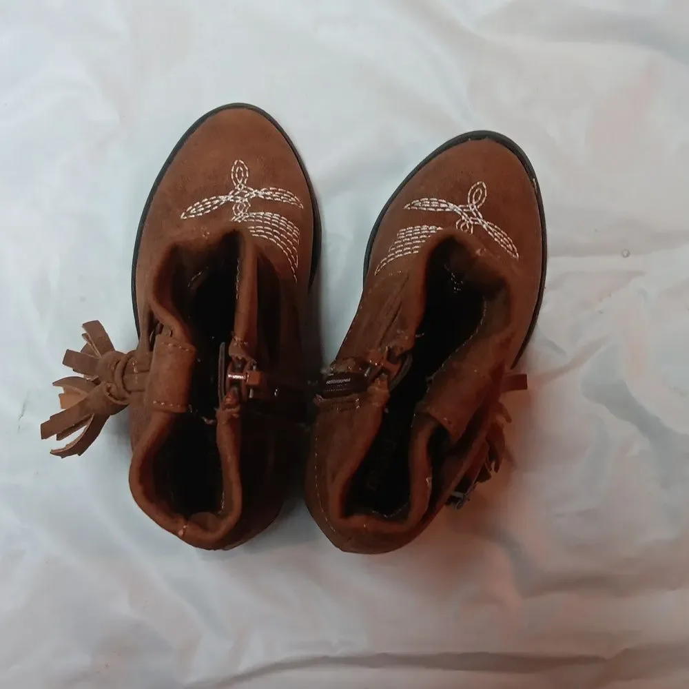 Madden Girl Mini Cowgirl Tan Suede Ankle Boots with Embroidery Size 6